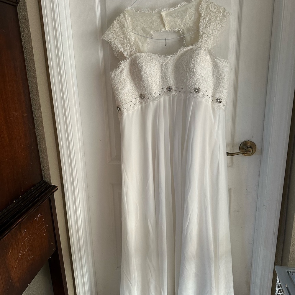 Elegant White Lace Wedding Dress